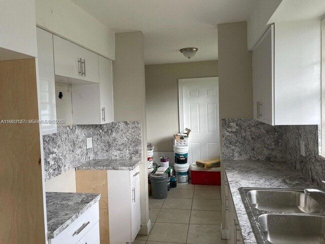 Building Photo - 1630 SW 4th St