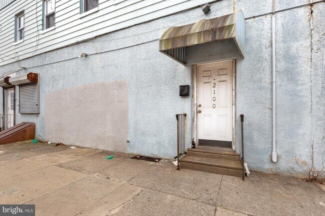 Building Photo - 2100 S Lambert St