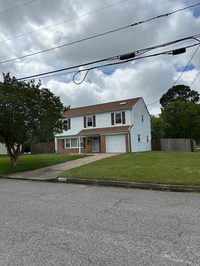 Building Photo - Pembroke Manor-4 bedroom 2.5 bath Single f...