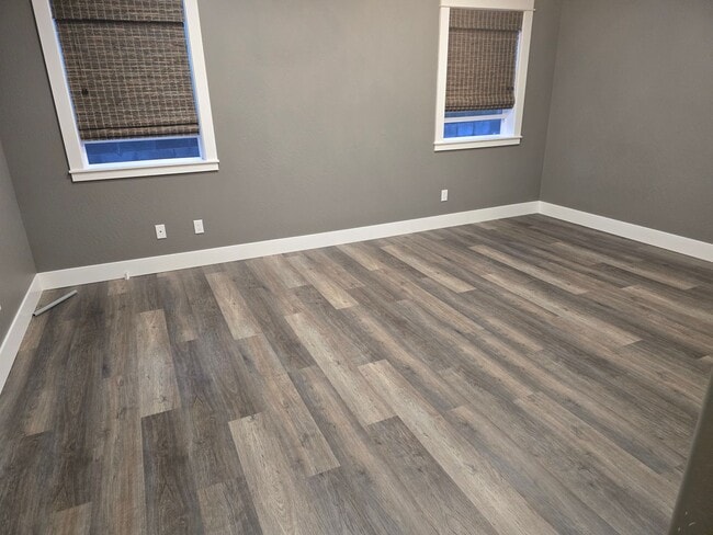 Building Photo - 3 bed 2 bath  Home for Rent in Grants Pass