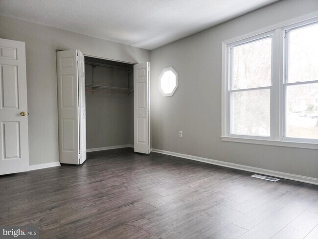 Building Photo - 7370 Stream Way