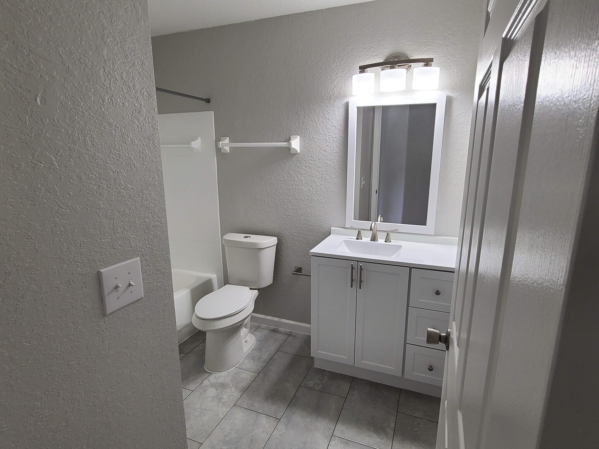 Bath - 4220 Summer Landing Dr