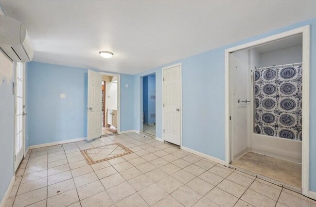 Building Photo - 5710 Glasgow Ln