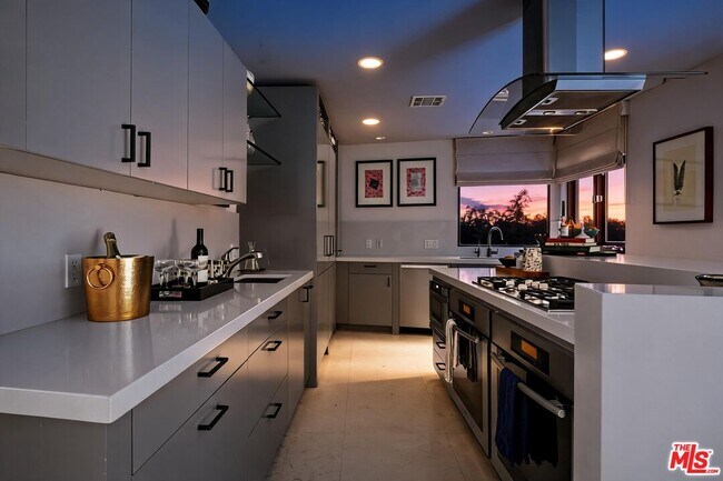 Building Photo - 2035 De Mille Dr