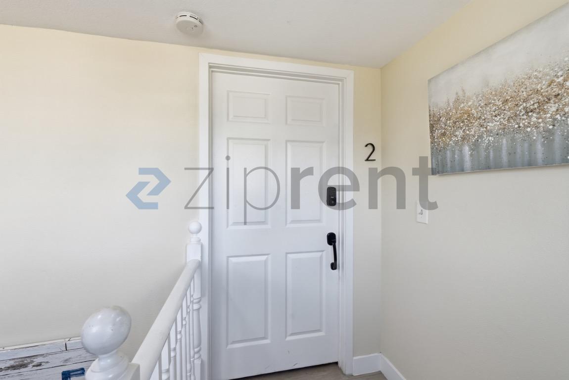 Building Photo - Unit 2