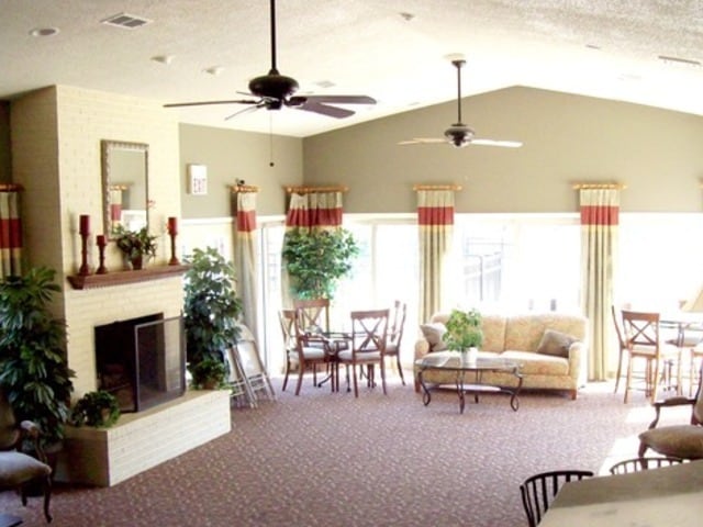 Building Photo - 1585 Raymond Dr