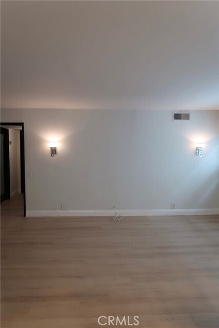 Building Photo - 1121 N Olive Dr