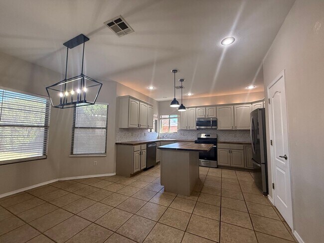 Building Photo - 917 Playa Azul St