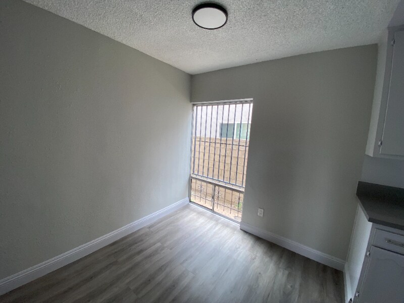 Building Photo - 641 W 92nd St