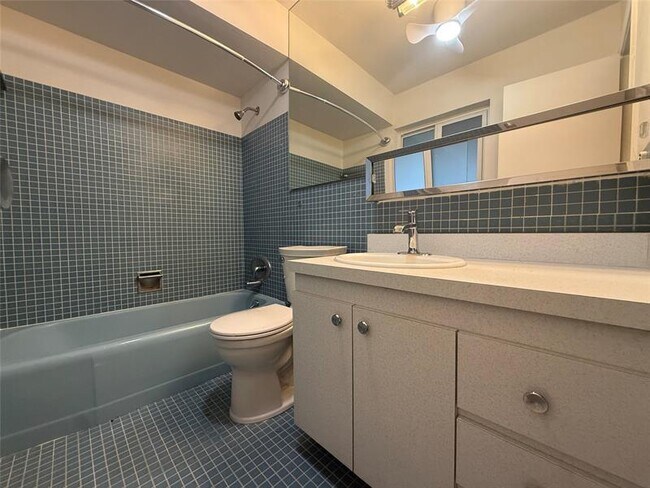 Building Photo - 4009 NE 21st Ave