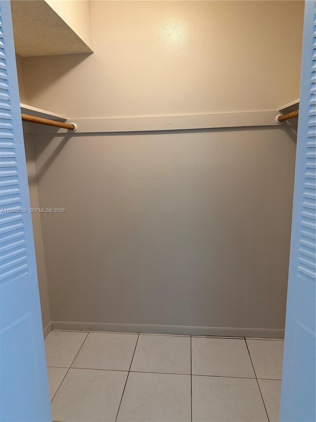 Building Photo - 5061 W Oakland Park Blvd