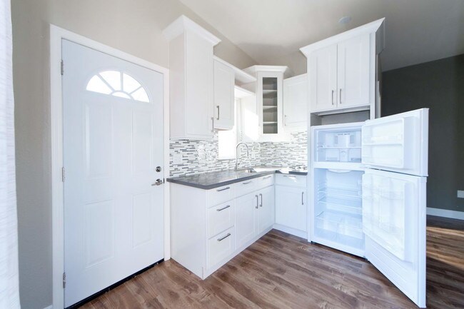 Building Photo - 1535 Livonia Ave