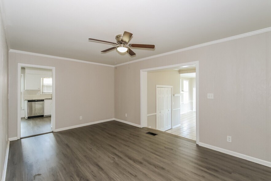 Building Photo - 3006 Eagle Dr