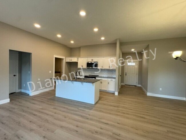 Building Photo - New Morelock Built 3 Bedroom Home Availabl...