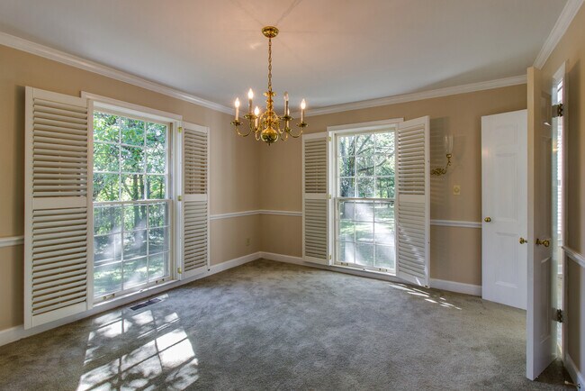 Building Photo - Huge Yard and Privacy, Right on Hillsboro Road at Fieldstone Farms!