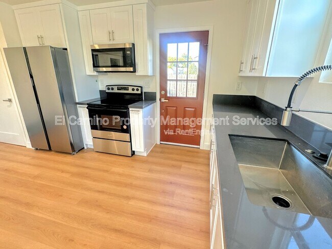 Building Photo - 8727 Dalton Ave
