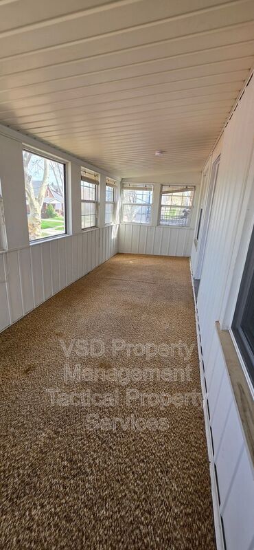 Building Photo - 8204 Vineyard Ave