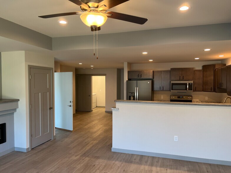 Building Photo - 1205 Salem Dr
