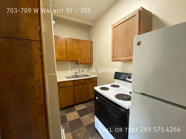 Building Photo - 705 W Walnut - 1/Bed 1/Bath Near WMU/K Col...