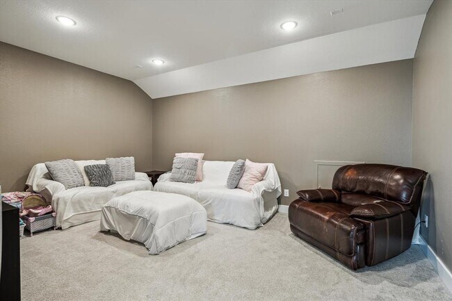 Building Photo - 14115 Garibaldi Dr