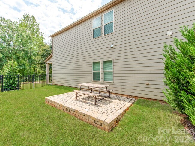 Building Photo - 438 Nixon Rd