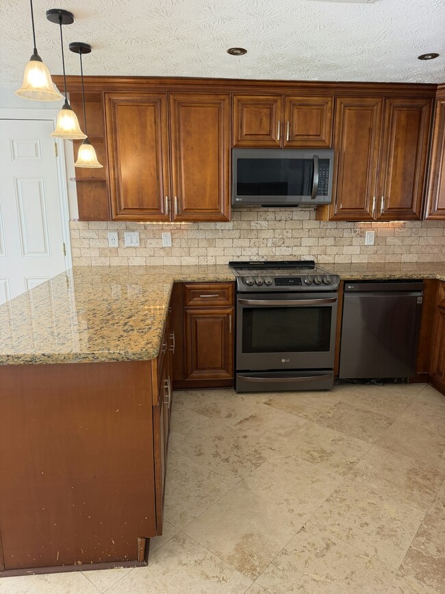 Building Photo - 4123 Lazy Hollow Ln N