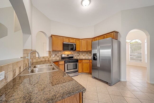 Building Photo - 18439 Sunrise Oaks Ct