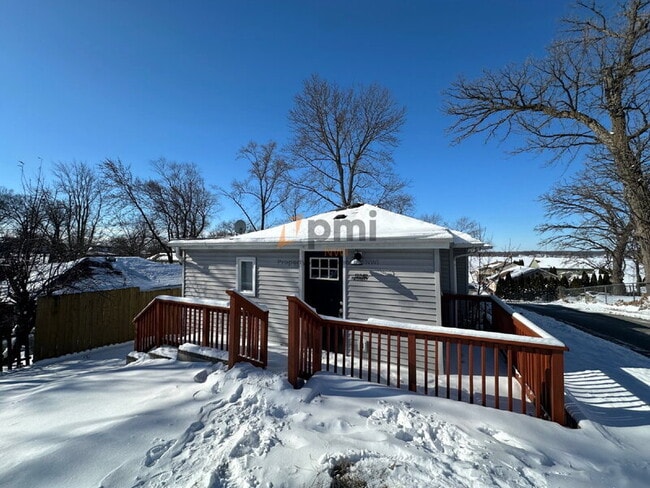 Building Photo - 13340 Fir St