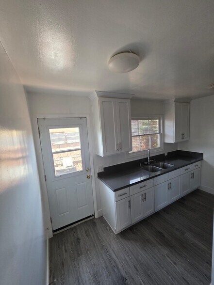 Building Photo - 13002 Burbank Blvd