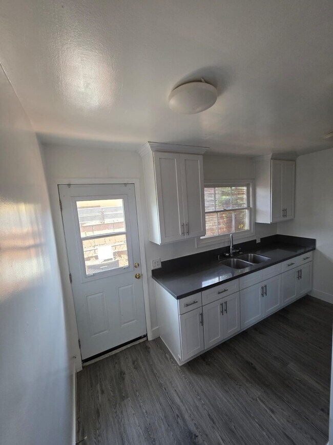 Building Photo - 13002 Burbank Blvd