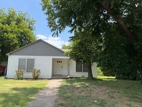 Building Photo - Beautifully Updated