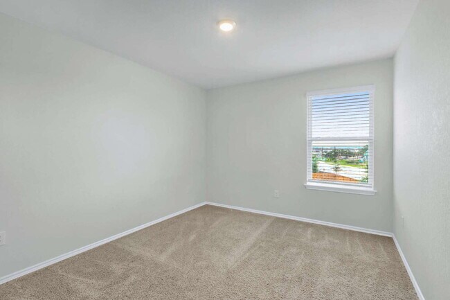Building Photo - "Spacious 5-Bedroom San Antonio Gem with G...