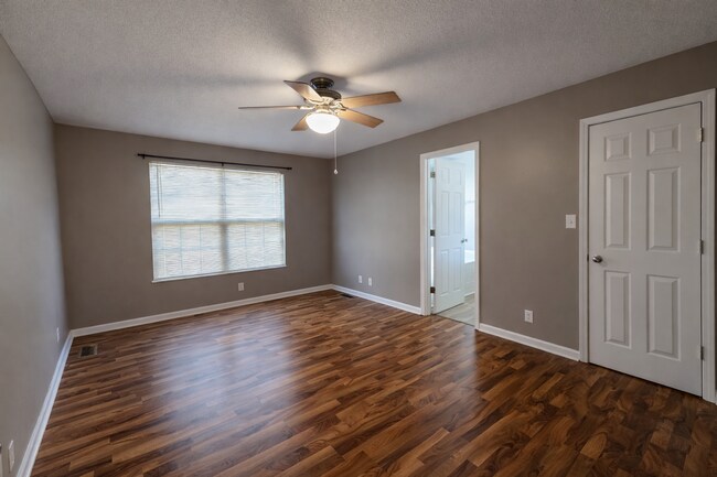 Building Photo - 3 Bed 2 Bath + Bonus Room