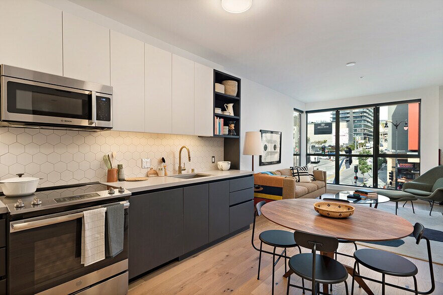 El Centro Apartments and Bungalows 6200 Hollywood Blvd Los Angeles CA