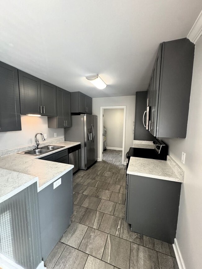 Building Photo - 127 Hedge Ln