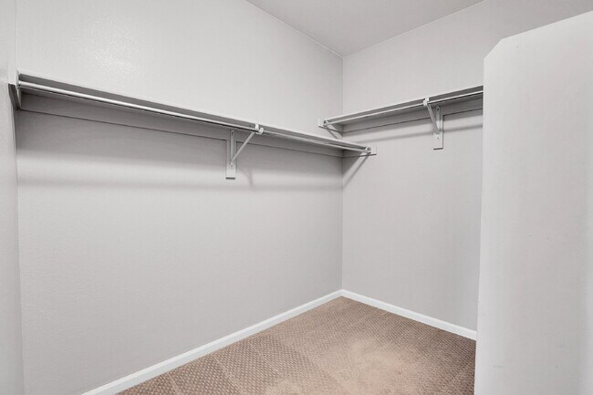 Building Photo - $2,750.00, 3 bed, 2.5 bath located in Denver
