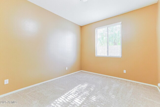 Building Photo - 1554 E Prickly Pear Pl