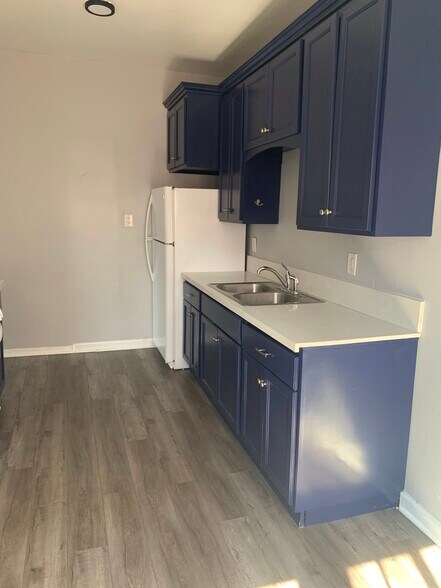 Building Photo - 2322 1/2 E 2nd St