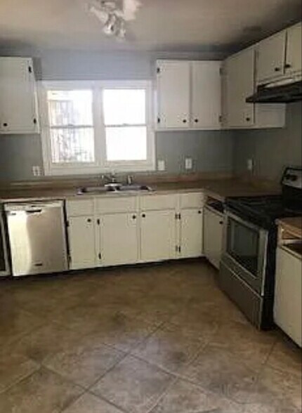 Building Photo - 955 Deckner Ave SW