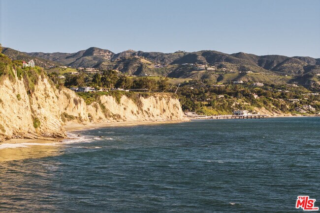 Building Photo - 6715 Fernhill Dr