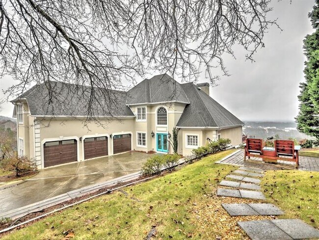 Building Photo - 817 Pinnacle Pl NE