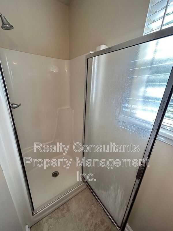 Building Photo - 600 Summerwalk Rd