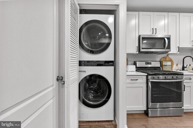 Building Photo - 1363 Childress St NE