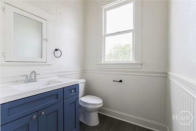 Building Photo - 316 W 40th St