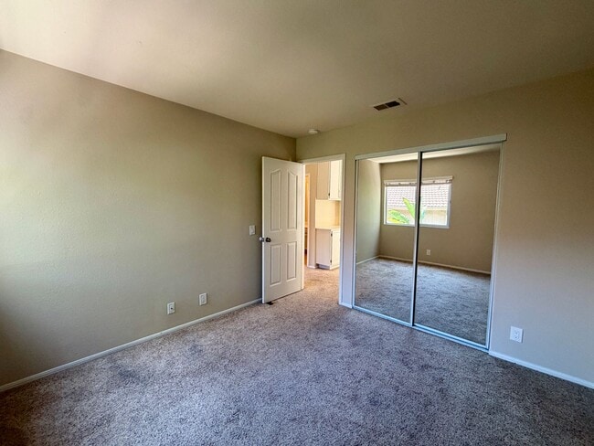 Building Photo - 3366 Waterford Dr