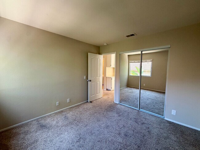 Building Photo - Spacious Five Bedroom in Rancho Del Oro