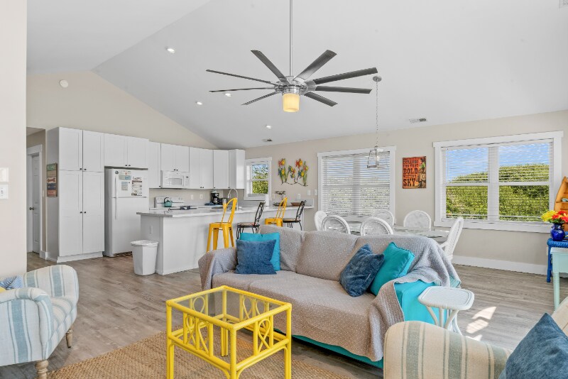 Building Photo - 5207 Emerald Dr