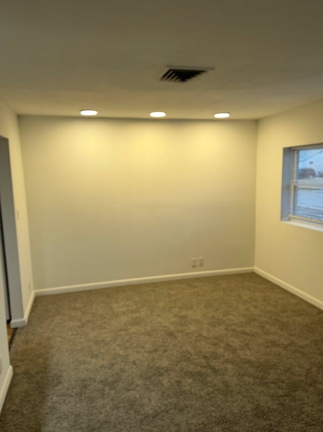 Building Photo - 2528 Wayne St