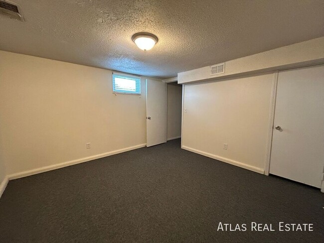 Building Photo - Receive $500 off at move in! 3 Bedroom 1.5...