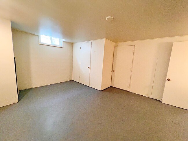 Building Photo - Recently Renovated House With Fenced Back ...